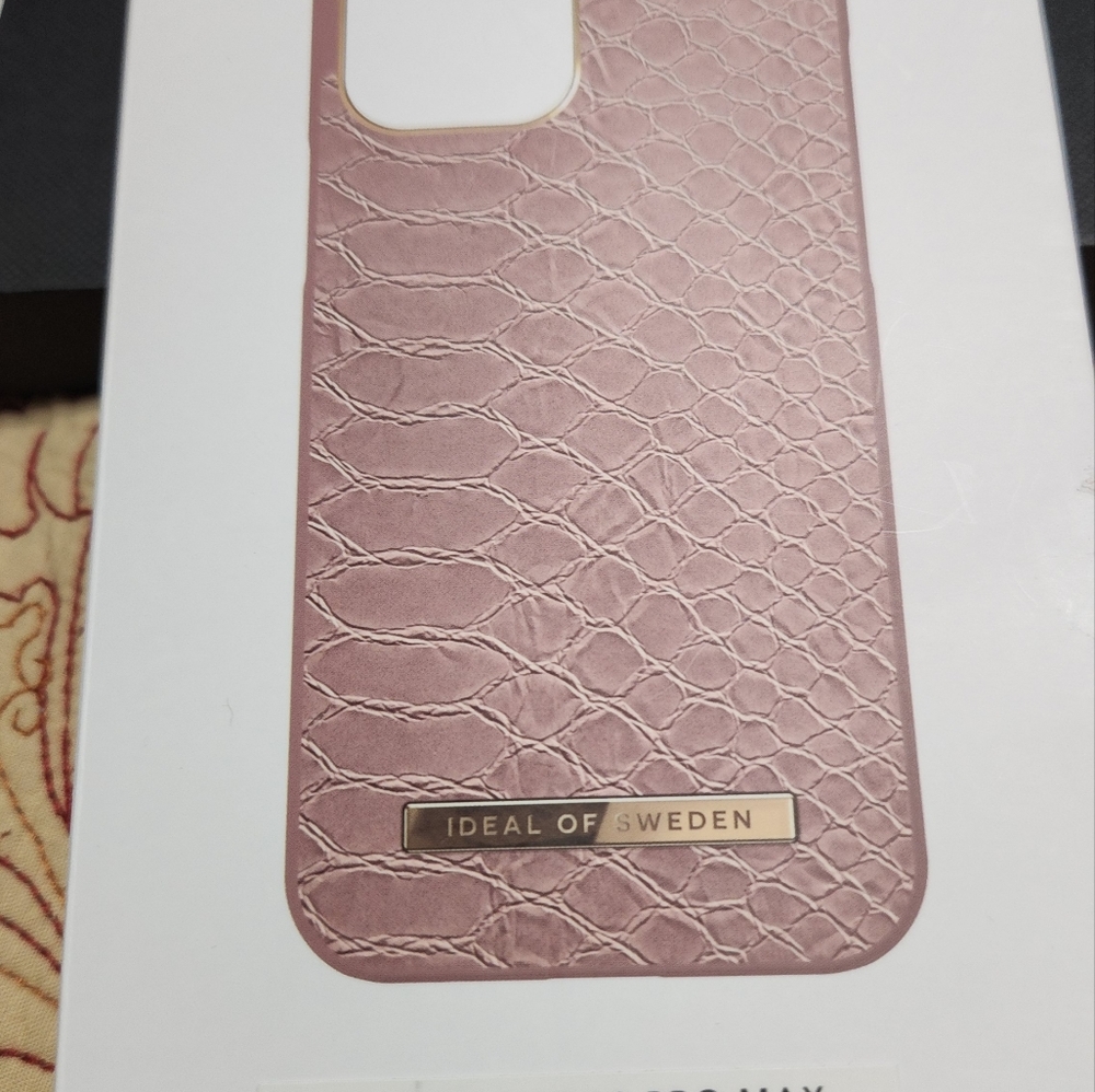 NEW IPHONE CASE